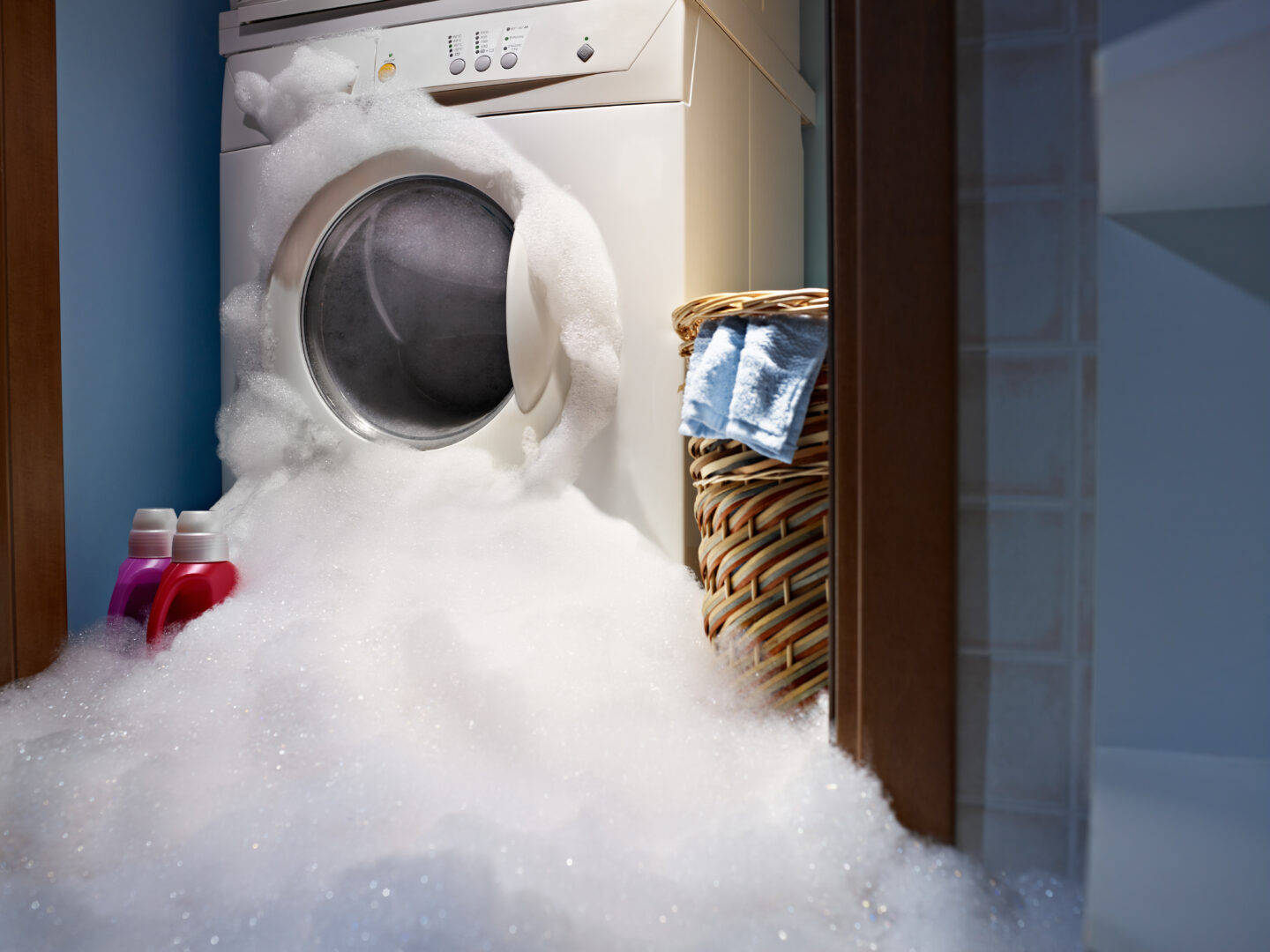 Washing machine leaks and overflow